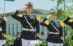 Jinyoung B1A4 dan Krystal Cs Tampil Segar di Poster Baru, 'Police University' Beri Bocoran Menarik