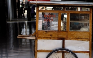 Pedagang yang Jual Bakso ke Pasien COVID-19 Saat Isolasi di Hotel Akhirnya Ditemukan dan Dites Swab