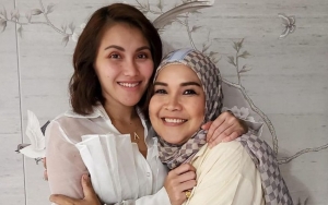 Balas Dendam, Ibu Ayu Ting Ting Pamer Wajah Cantik Haters Hingga Ancam 'Seret' Pulang ke Indonesia
