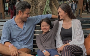 Ciuman Pertama Faradilla Yoshi dan Bryan McKenzie Usai Resmi Nikah, Reaksi Putra Tiri Bikin Baper
