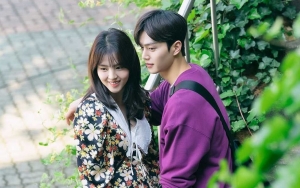 Adegan Song Kang Kenang Momen Bareng Han So Hee di 'Nevertheless' Tuai Perdebatan