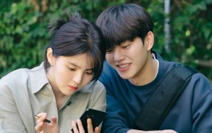 Song Kang Puji Han So Hee Cantik usai Paksa Lakukan Hukuman Bareng di Promosi 'Nevertheless' 