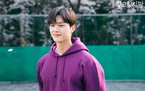 Song Kang Unggah Foto 'Meresahkan' di Lokasi Syuting 'Nevertheless'