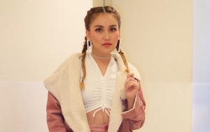 Heboh Petisi Blacklist dari TV, Ayu Ting Ting 'Balas' dengan Kutip Lirik Lagu BTS Ini