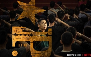 Jung Hae In Tetap Berkarisma Meski Irit Senyum di Still Cut Terbaru 'D.P.'