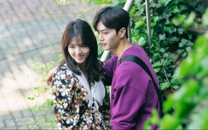 Chemistry Han So Hee dan Song Kang Terpantau Natural di Luar 'Nevertheless', Diminta Kencan Betulan?