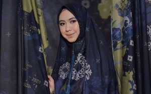 Dibangun Oleh Mendiang Ayah, Oki Setiana Dewi Pilih Wakafkan Rumah Masa Kecil