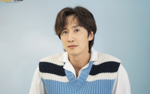 Perilaku Lee Kwang Soo Tak Pernah Pegang Hp di Lokasi 'Sinkhole' Tuai Pujian
