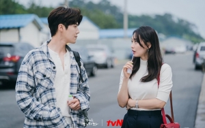 Shin Min A dan Kim Seon Ho Mulai Kisah Cinta di 'Hometown Cha-Cha-Cha', Fans: Haram