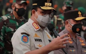 Anies Baswedan Pastikan Warga Penerima Bansos Tak Disyaratkan Vaksin COVID-19 Dulu