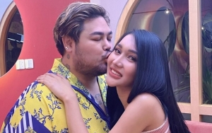 Lucinta Luna Nangis Guling-Guling di Aspal, Girang Banget Dapat Tas Hermes dari Ivan Gunawan