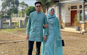 Ely Sugigi Tulis Caption Galau di Foto Bareng Aher, Adelia Pasha-Irma Darmawangsa Ngaku Bingung