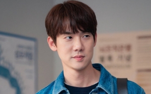 Syuting Adegan Romantis, Yoo Yeon Seok Justru Buat Kesalahan Kocak Ini di 'Hospital Playlist 2'