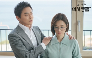 Jo Jung Suk Akting Kocak, Wajah Datar Jeon Mi Do Curi Perhatian di 'Hospital Playlist 2'