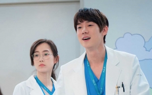 Sehati, Yoo Yeon Seok dan Shin Hyun Bin Kompak Buat Salah di Lokasi 'Hospital Playlist 2'