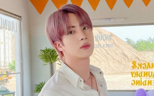 Jin BTS Beber Alasan Tak Pakai Mikrofon Pink Lagi, Jungkook Kena Semprot Gara-Gara Ini