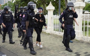 Polisi dan Massa Anti Pemerintah Thailand Kembali Bentrok di Tengah 'Banjir' COVID-19