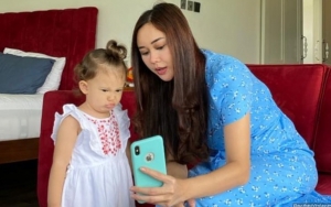 Sudah Bercerai, Aura Kasih Sensitif Saat Sang Putri Dibilang Mirip Mantan Suami?