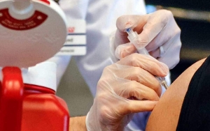 Suster Jerman Suntik 8.500 Orang dengan Larutan Garam, Ternyata Kelompok Anti Vaksin Corona?