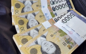 Rezeki Tak Terduga! Pria di Korsel Temukan Rp1,3 M di Bawah Kulkas Bekas yang Dibelinya
