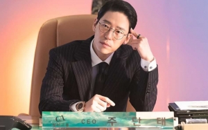 Karakternya Dibenci, Uhm Ki Joon Justru Dipuji Imut Saat Syuting Adegan 'Penthouse 3' Ini
