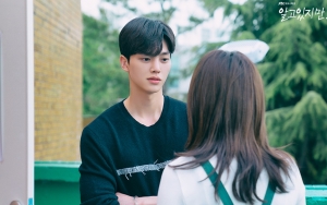 Song Kang Perhatian Pada Staf 'Nevertheless', Ternyata Ada 'Niat' Tersembunyi