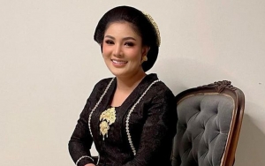 Senyum Nindy Ayunda Usai Diintimidasi Baju Melorot, Self Love Banget!