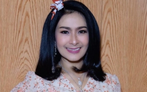 Wajah Tanpa Makeup Dibully, Kini Iis Dahlia Justru Dipuji Mirip Bak ABG