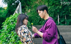 Song Kang Dan Han So Hee Mesra Rebutan Payung Saat Syuting Adegan Hujan 'Nevertheless'