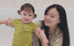 Asmirandah Bagikan Momen Baby Chloe Mimpi Ikut Lomba Kemerdekaan Hingga Mengigau, Gemas Maksimal