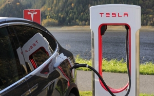 Pemerintah AS Investigasi Sistem Autopilot Tesla Usai Banyak Sebabkan Kecelakaan
