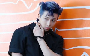 RM Pamer Ponsel Baru Sambil Umbar 'Aib' Member BTS, Baterai Bikin Salfok