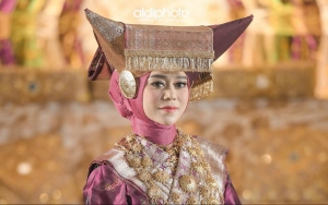 Sungkeman, Lesty Kejora Banjir Air Mata Saat Akui Dosa Pada Kedua Orangtua