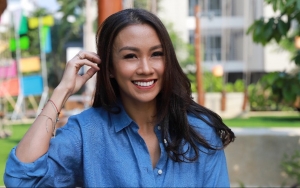 Romantis Banget, Melanie Putria Dilamar Sang Kekasih di Atas Helikopter