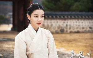 Kim Yoo Jung Blak-Blakan Akui Tertekan Bintangi 'Lovers Of The Red Sky'