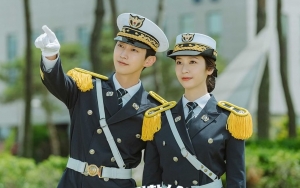 Interaksi Jinyoung B1A4 dan Krystal Saat Syuting 'Police University' Lagi-Lagi Disorot
