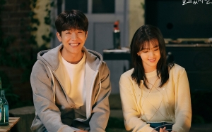 Han So Hee Goda Chae Jong Hyeop Harus Nangis di Lokasi Syuting 'Nevertheless'