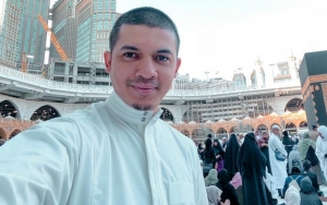 Sudah Rindu Berat, Irwansyah Tengok Kedua Orangtua di Pemakaman Khusus Covid-19