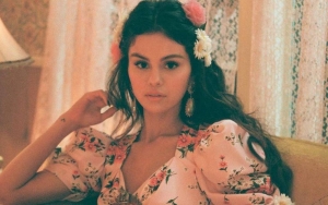 Selena Gomez Diminta Minum Obat Kumur Sampai 10 Kali Usai Syuting Adegan Ciuman Di Tengah Pandemi
