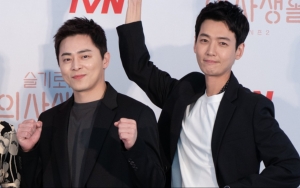 Jo Jung Suk Atur Pertemuan Jung Kyung Ho dan Mantan, Fix Mak Comblang Ulung 'Hospital Playlist 2'?