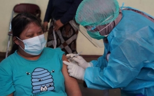 Penasihat WHO Kritik Kebijakan Vaksin COVID-19 RI bak 'Lupakan' Daerah Luar Jawa-Bali