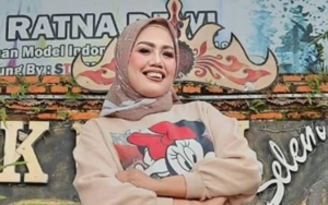 Masih Buka-Tutup Hijab, Ely Sugigi Blak-blakan Akui Demi Uang