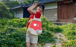 Park Ha Sun Ngefans Berat BTS, Kehidupan Sehari-Hari sebagai ARMY Relatable Banget