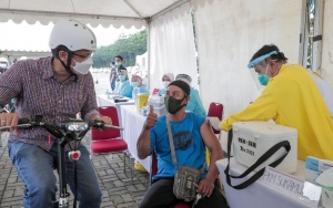 RI Target Vaksinasi COVID-19 Capai 70% Akhir 2021, Ternyata Tetap Tak Bisa Herd Immunity?