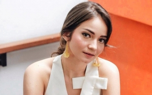 Kelewat Cantik, Penampilan 'Goes To NYFW'  Enzy Storia Dipuji Bak Barbie Hidup