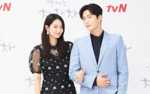 Shin Min A dan Kim Seon Ho Tanggapi Julukan Pasangan Lesung Pipi di 'Hometown Cha-Cha-Cha'