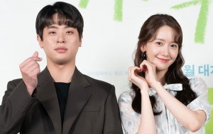 Yoona SNSD dan Park Jung Min Serasi Banget Bak Pasangan Kekasih di Pemotretan