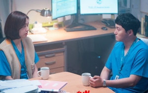 Kim Dae Myung Ajak Ahn Eun Jin Kencan di 'Hospital Playlist 2', Bakal Jadian?