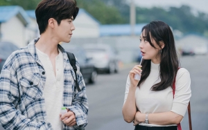 Sandal Jadi Barang Penting Percintaan Shin Min A dan Kim Seon Ho di Drama, Kok Bisa?