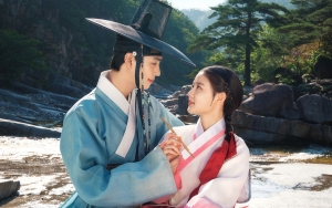 Kim Yoo Jung dan Ahn Hyo Seop Bakal Ciuman Romantis di Teaser 'Red Sky'